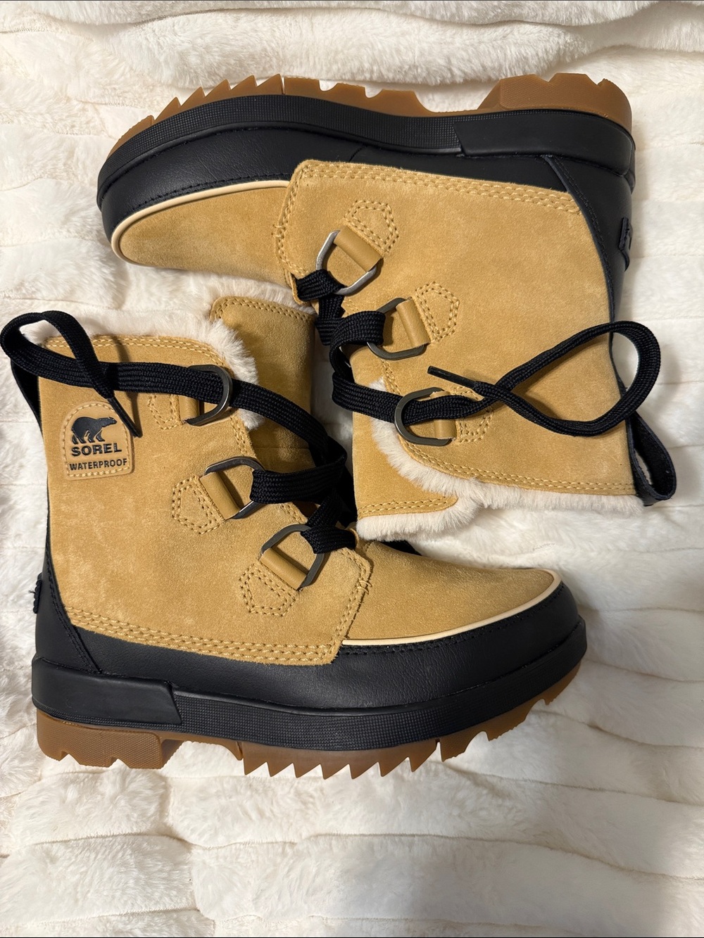Sorel Women’s Tivoli IV Tan and Black Waterproof Winter Boots Size 8 NEW! Style!
